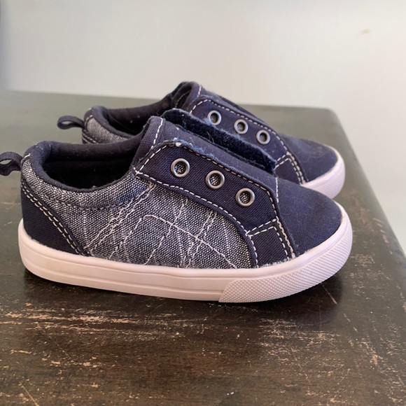 Boys size 5 slip on shoes - Picture 1 of 3